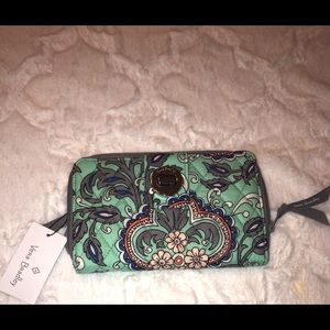 🌸 Vera Bradley RFID Turnlock Wallet 🌸